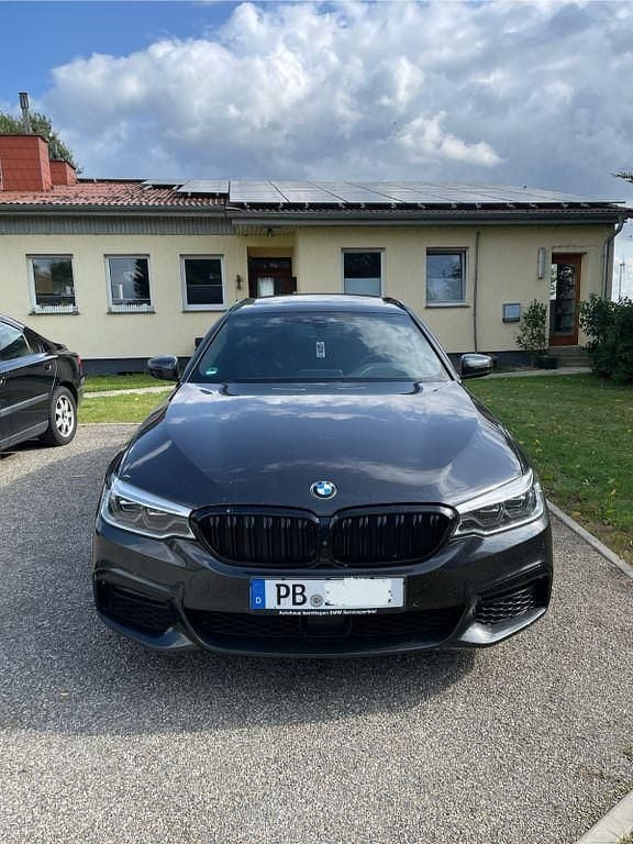 Schwarz Gebraucht 2020 BMW 530 M Sport Kombi | 32.000 € (Guter Preis) - Bild 1/4