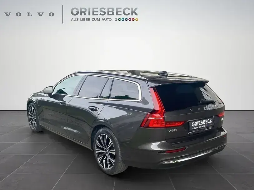 Gebraucht Volvo V60 Plus 455 PS (334 kW) 2023 Platinum grey / metallic Kombi