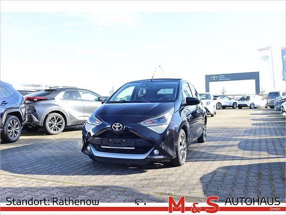 Gebraucht Toyota Aygo Team 72 PS (52 kW) 2021 Midnightschwarz mica Kleinwagen