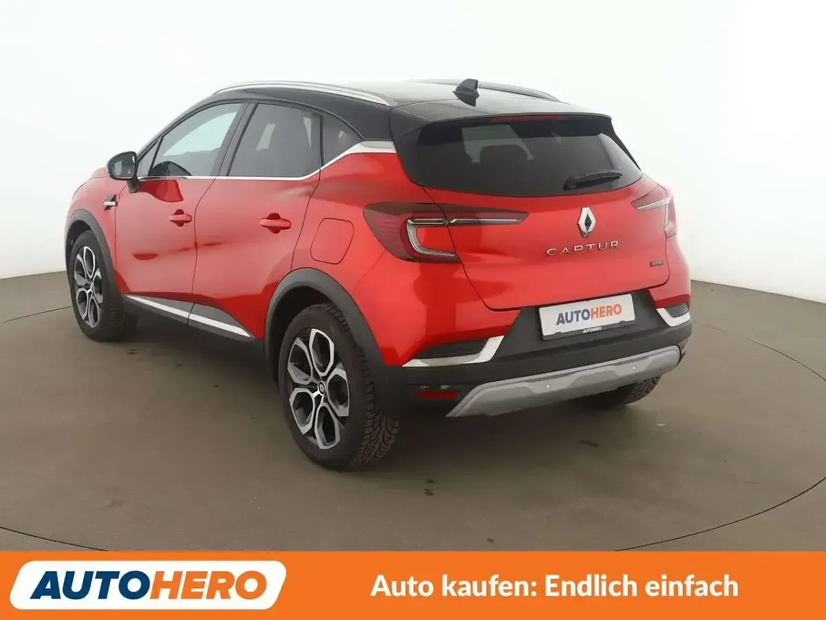 Używany Renault Captur Techno 158 KM (116 kW) 2023 Czerwony SUV