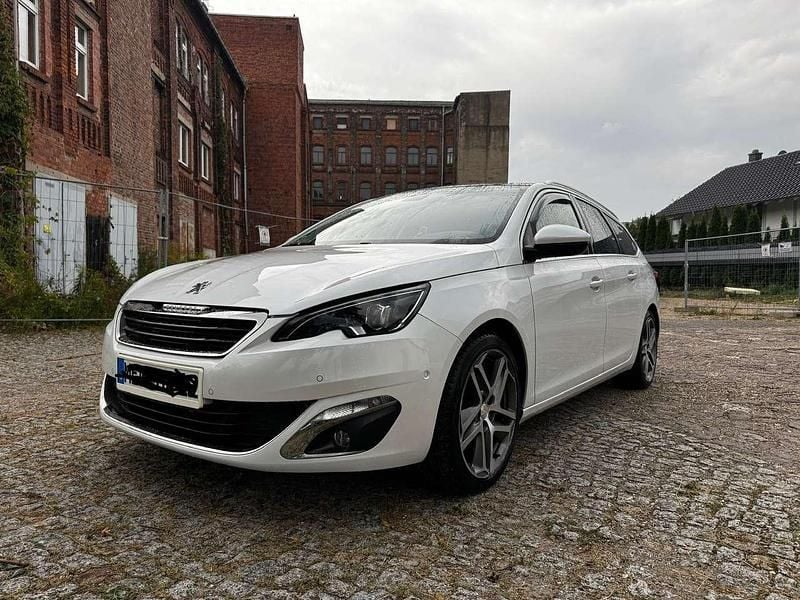 Weiß Gebraucht 2015 Peugeot 308 Allure Kombi | 8.300 € (Superpreis) - Bild 1/4