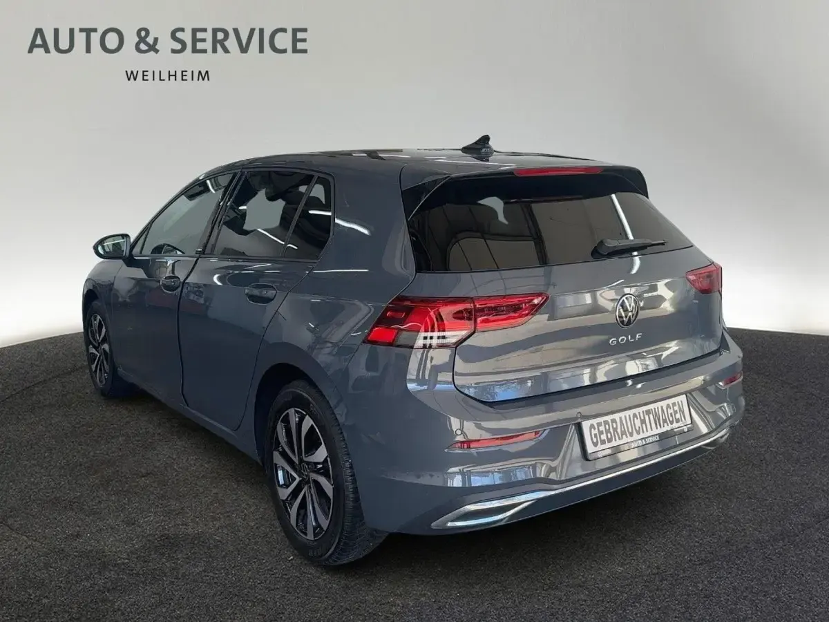 Gebraucht VW Golf VIII Active 150 PS (110 kW) 2022 Grau Limousine