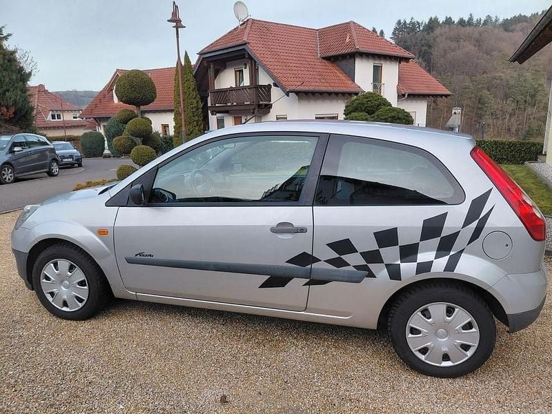 Gebraucht Ford Fiesta 69 PS (50 kW) 2006 Silber Kleinwagen