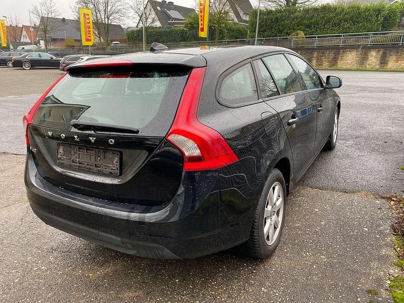 Gebraucht Volvo V60 Kinetic 114 PS (83 kW) 2012 Black solid (stone) / solid Kombi