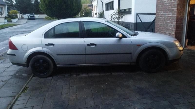 Silber Gebraucht 2000 Ford Mondeo Limousine | 1.000 € (Superpreis) - Bild 1/4