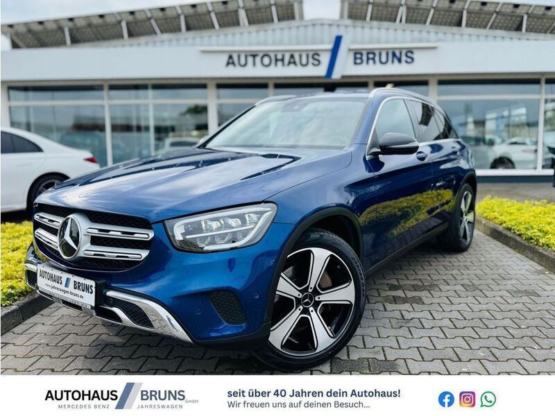 Brillantblau Gebraucht 2020 Mercedes GLC220 SUV | 39.974 € (Etwas zu teuer) - Bild 1/4