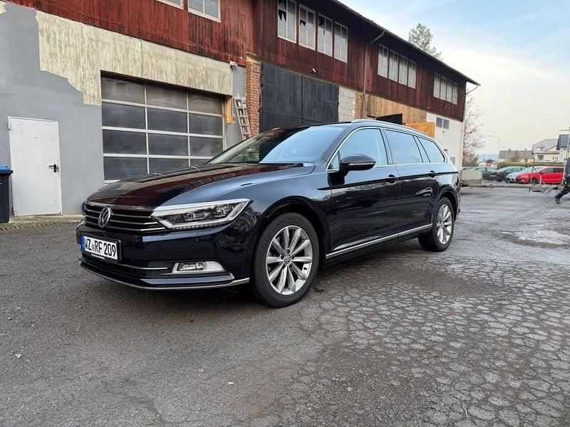 Gebraucht VW Passat Comfortline 120 PS (88 kW) 2018 Schwarz Kombi
