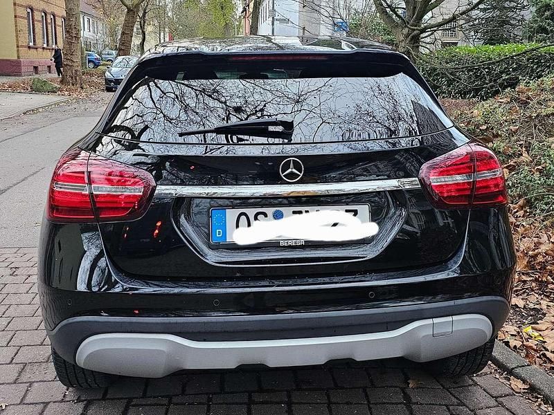 Używany Mercedes GLA180 109 KM (80 kW) 2017 Czarny SUV