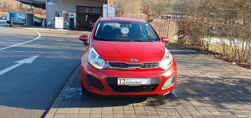 Gebraucht Kia Rio Edition 7 86 PS (63 kW) 2014 Rot Limousine