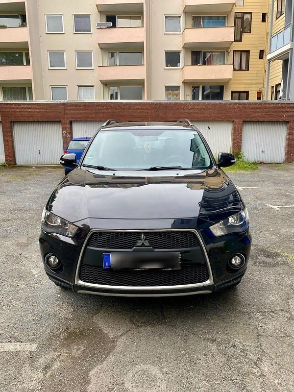 Schwarz Gebraucht 2010 Mitsubishi Outlander Inform SUV | 6.100 € (Fairer Preis) - Bild 1/4