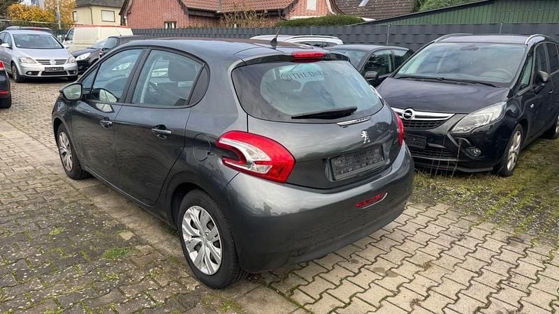 Second-hand Peugeot 208 Active 68 CP (50 kW) 2012 Verde Hatchback
