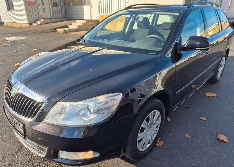 Schwarz Gebraucht 2011 Skoda Octavia Kombi | 2.990 € (Fairer Preis) - Bild 1/4