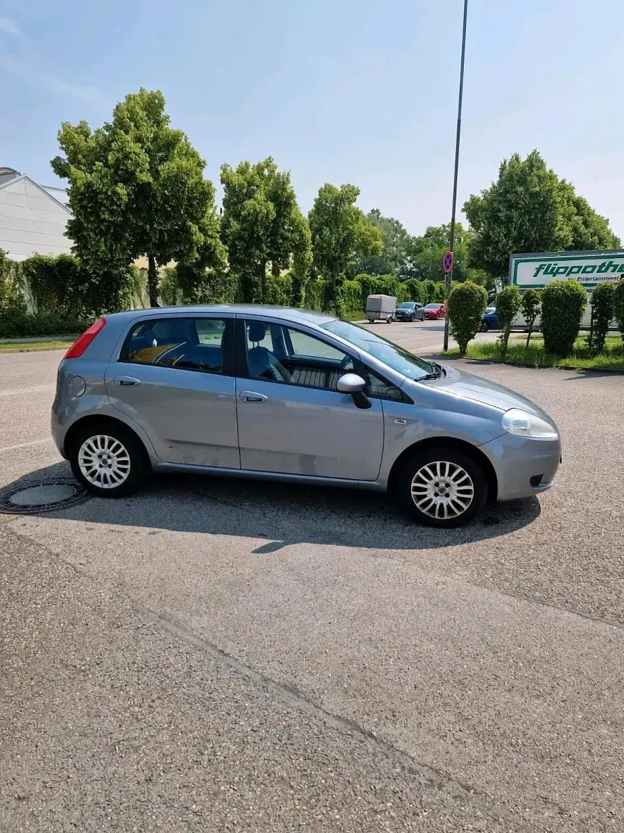 Gebraucht Fiat Grande Punto 77 PS (56 kW) 2009 Blau Kleinwagen