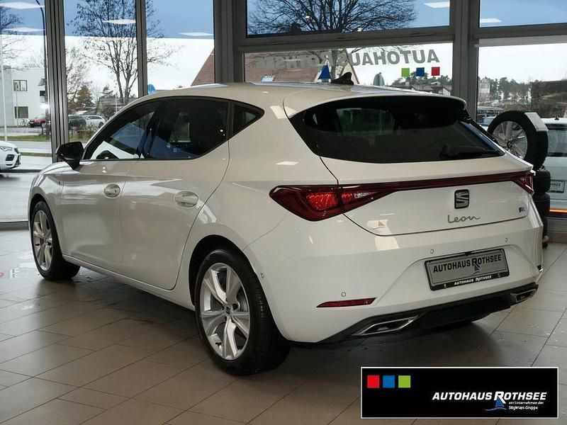 Gebraucht Seat Leon FR-Line 150 PS (110 kW) 2025 Nevada weiss Limousine