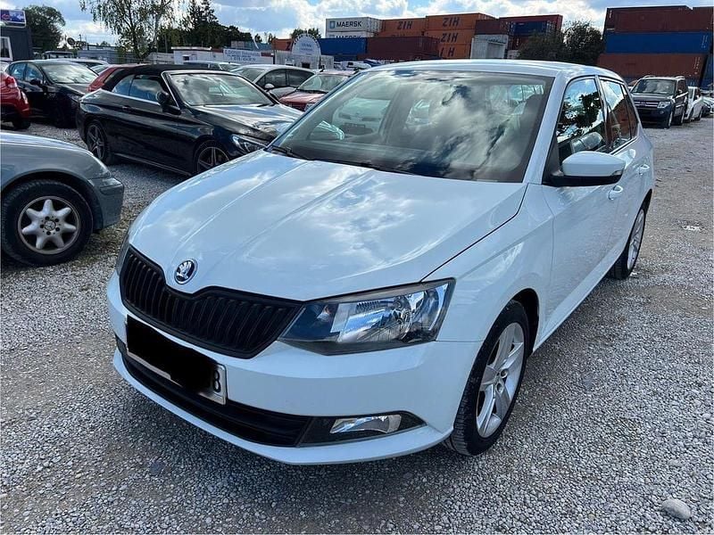 Weiß Gebraucht 2018 Skoda Fabia Ambition Limousine | 6.500 € (Fairer Preis) - Bild 1/4
