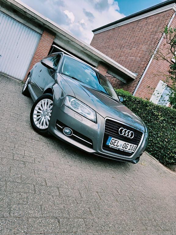 Braun Gebraucht 2012 Audi A3 Sportback Attraction Limousine | 8.900 € (Fairer Preis) - Bild 1/4