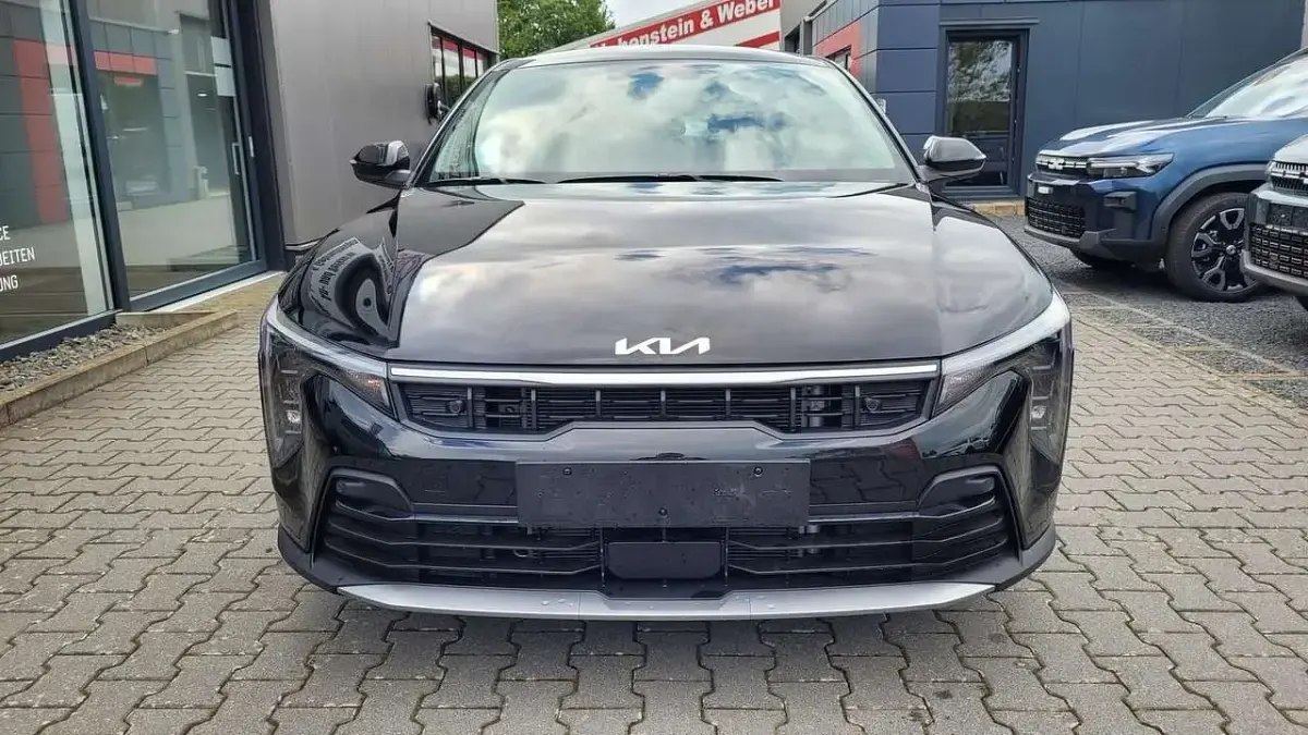 Neu Kia K4 150 PS (110 kW) 2026 Schwarz Limousine