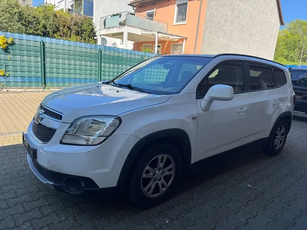 Gebraucht Chevrolet Orlando 140 PS (102 kW) 2012 Weiß Van / Kleinbus
