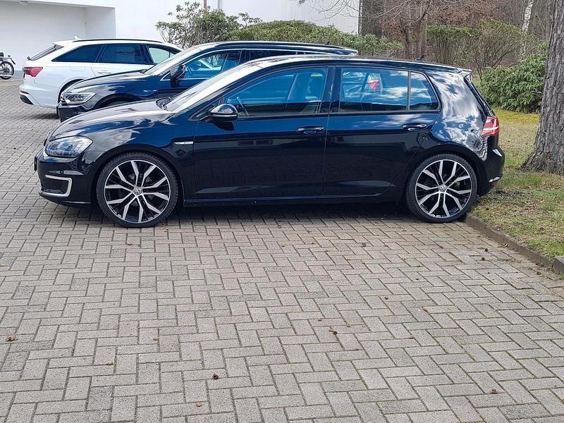 Schwarz Gebraucht 2013 VW Golf Limousine | 13.500 € - Bild 1/4