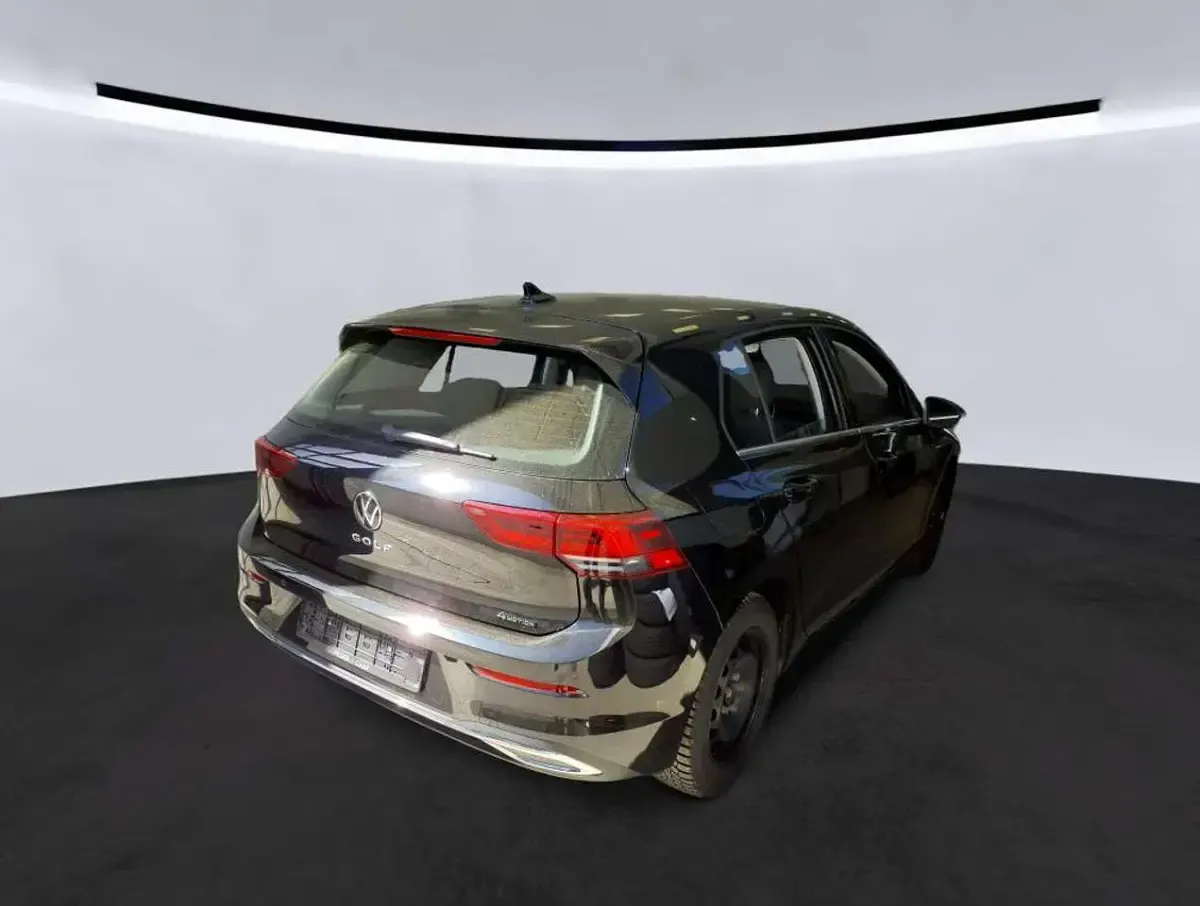Second-hand VW Golf VIII Style 190 CP (139 kW) 2024 Negru Berlinǎ