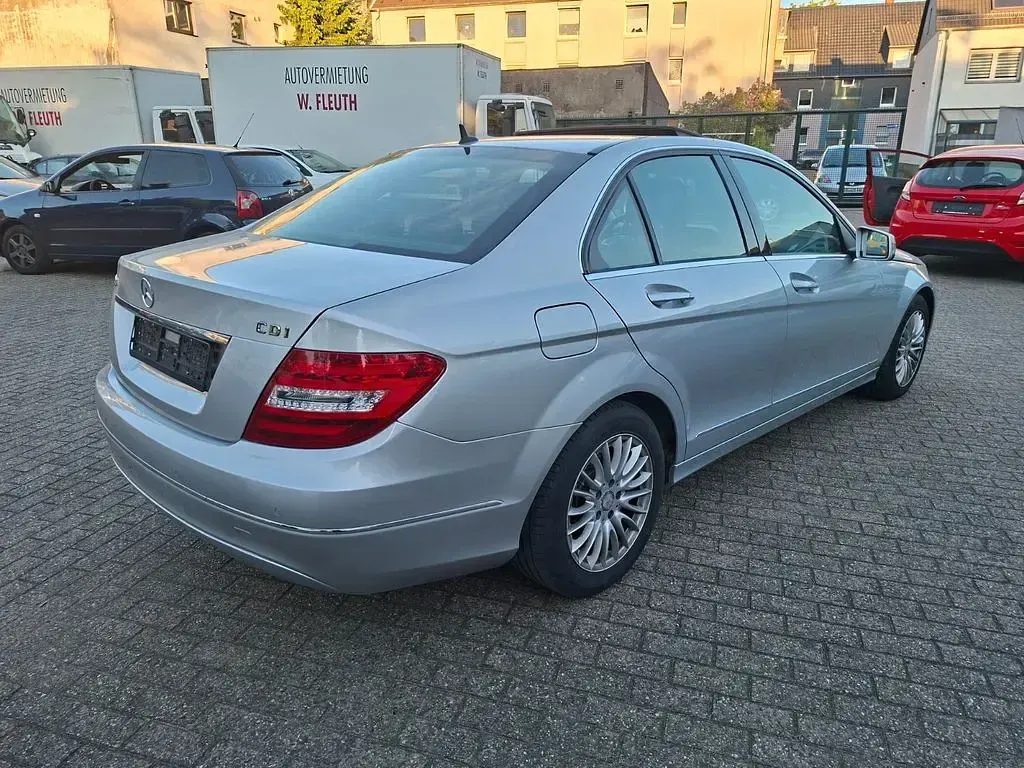 Gebraucht Mercedes C200 136 PS (100 kW) 2012 Silber Limousine