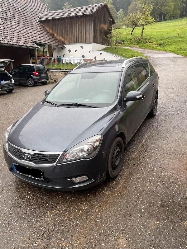 Second-hand Kia Ceed 105 CP (77 kW) 2012 Gri Hatchback