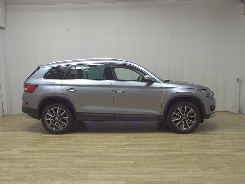 Grau Gebraucht 2020 Skoda Kodiaq SUV | 25.880 € (Guter Preis) - Bild 1/4