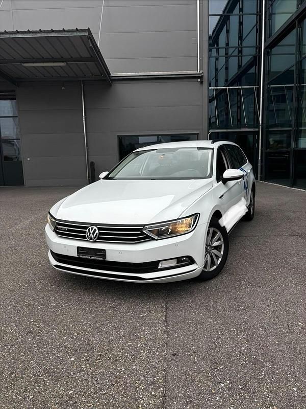 Weiß Gebraucht 2017 VW Passat Kombi | 8.900 € (Superpreis) - Bild 1/4