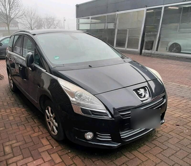 Schwarz Gebraucht 2010 Peugeot 5008 Van / Kleinbus | 3.750 € - Bild 1/4