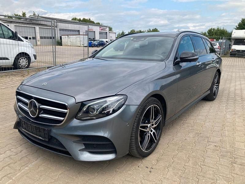 Grau Gebraucht 2019 Mercedes E220 Kombi | 18.802 € - Bild 1/4