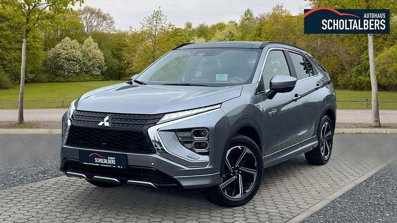 Grau Gebraucht 2022 Mitsubishi Eclipse Cross Top SUV | 24.980 € (Etwas zu teuer) - Bild 1/4