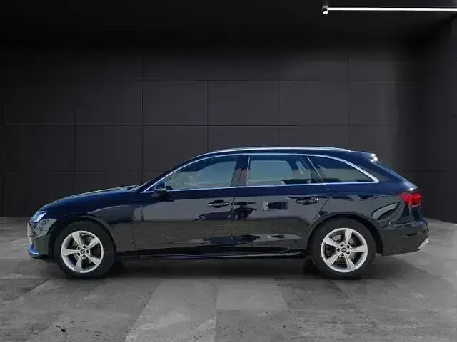 Gebraucht Audi A4 Advanced 190 PS (139 kW) 2021 Mythosschwarz metallic Kombi