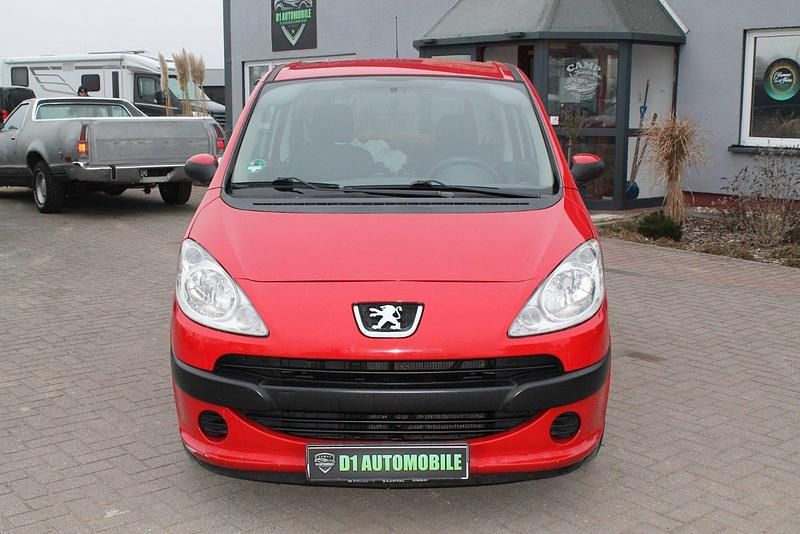 Gebraucht Peugeot 1007 68 PS (50 kW) 2005 Rot Van / Kleinbus