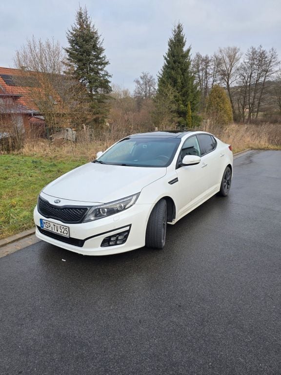 Weiß Gebraucht 2015 Kia Optima Spirit Limousine | 9.800 € (Fairer Preis) - Bild 1/4