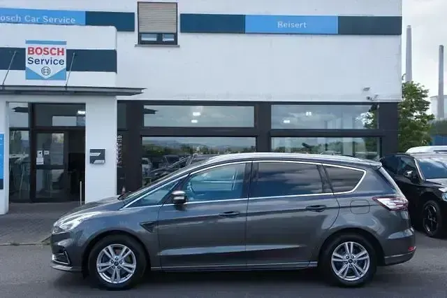 Gebraucht Ford S-MAX Titanium 150 PS (110 kW) 2022 Grau Van / Kleinbus