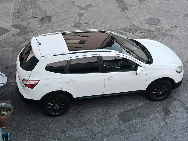 Weiß Gebraucht 2012 Nissan Qashqai SUV | 8.300 € (Etwas zu teuer) - Bild 1/4