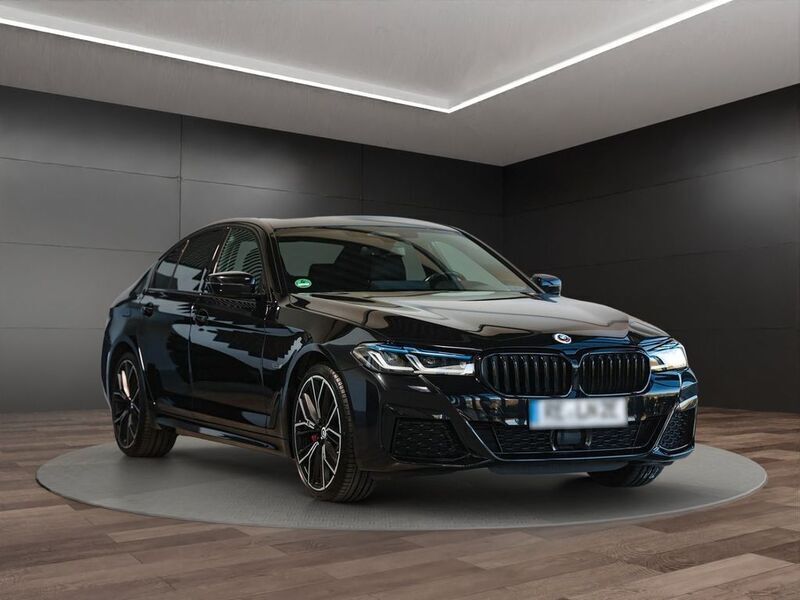 Schwarz Gebraucht 2022 BMW 530e M Sport Limousine | 51.490 € - Bild 1/4