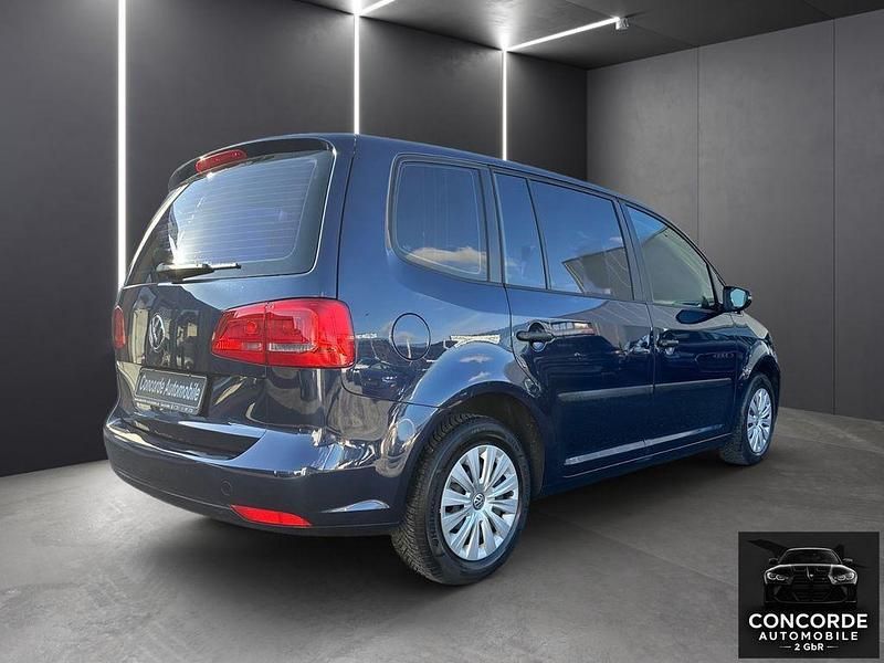Gebraucht VW Touran Trendline 105 PS (77 kW) 2015 Blau Van / Kleinbus