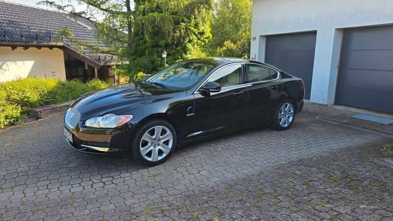 Schwarz Gebraucht 2010 Jaguar XF Premium Luxury Limousine | 9.900 € (Etwas zu teuer) - Bild 1/4