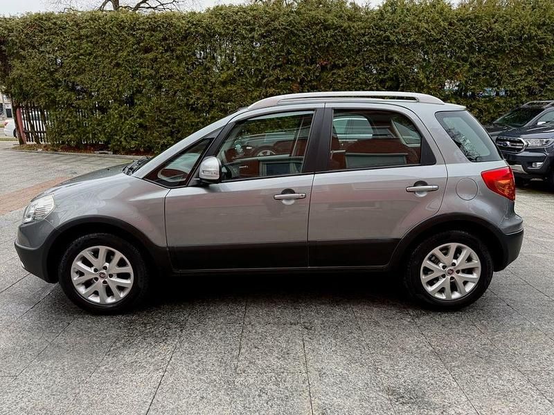 Grau Gebraucht 2014 Fiat Sedici Easy SUV | 5.980 € (Fairer Preis) - Bild 1/4