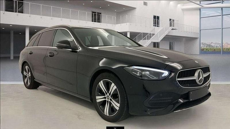 Schwarz unilack Gebraucht 2022 Mercedes C180 Avantgarde Kombi | 28.750 € (Guter Preis) - Bild 1/4