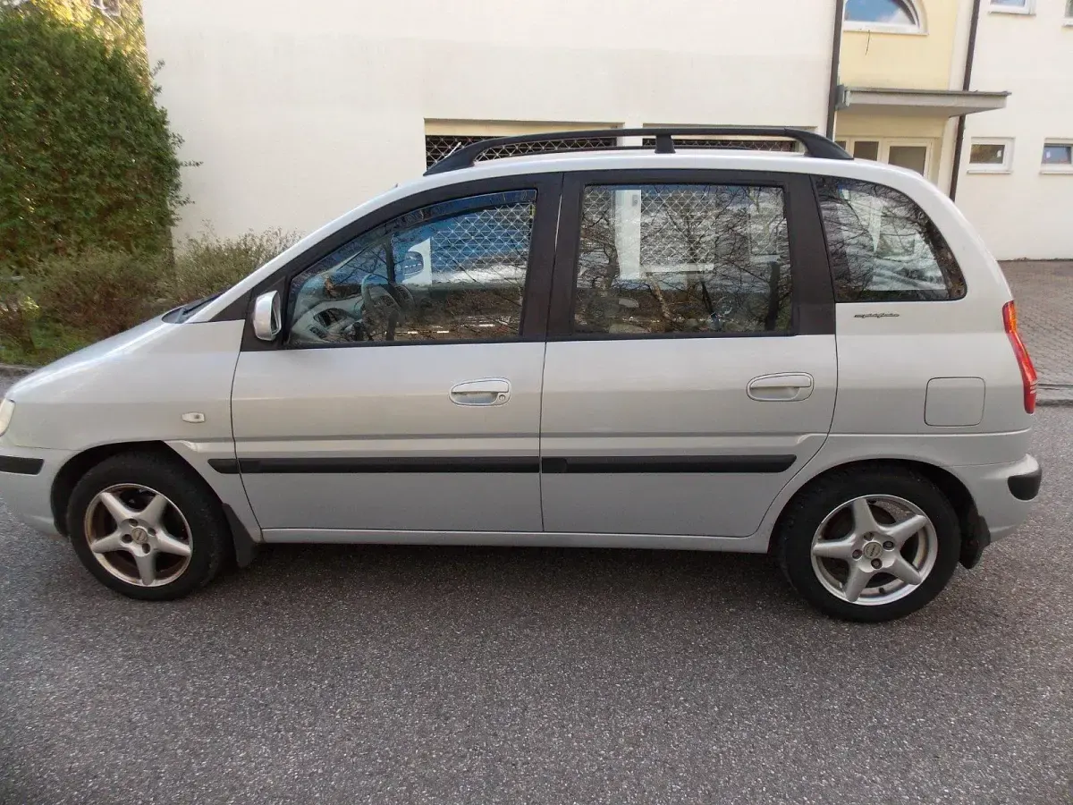 Gebraucht Hyundai Matrix GLS 122 PS (89 kW) 2004 Silber Van / Kleinbus