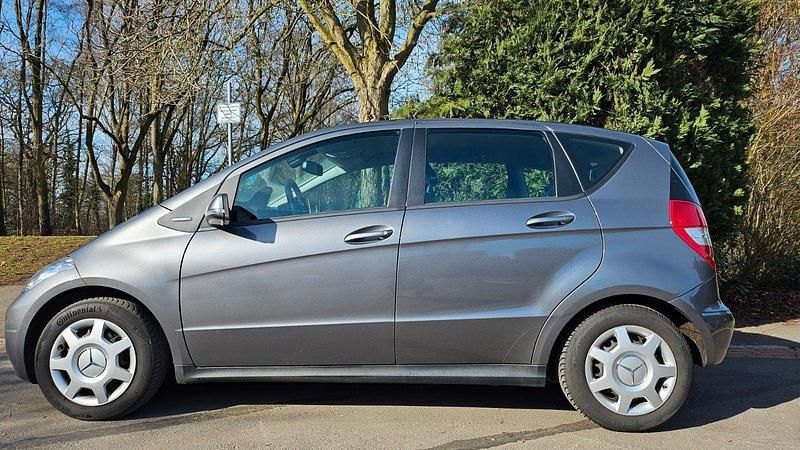 Gebraucht Mercedes A180 116 PS (85 kW) 2010 Grau Van / Kleinbus