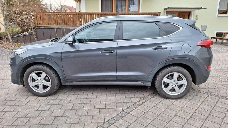 Gebraucht Hyundai Tucson Style 177 PS (130 kW) 2017 Grau SUV