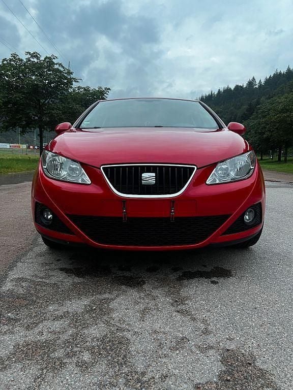 Rot Gebraucht 2011 Seat Ibiza SC Kleinwagen | 3.599 € (Guter Preis) - Bild 1/4