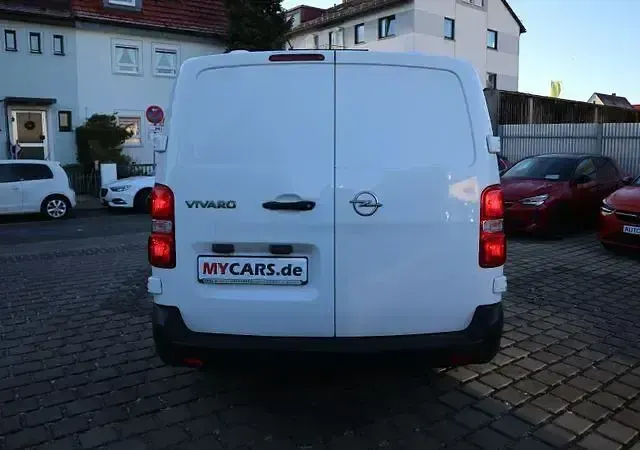 Gebraucht Opel Vivaro-e Combi 122 PS (89 kW) 2019 Weiß Van / Kleinbus