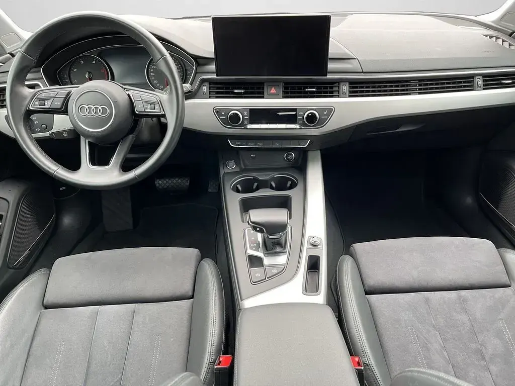 Używany Audi A4 Advanced 204 KM (150 kW) 2022 Niebieski Kombi