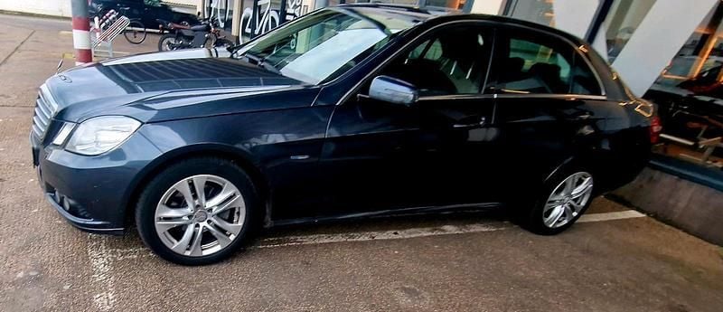 Gebraucht Mercedes E200 136 PS (100 kW) 2011 Grau Limousine