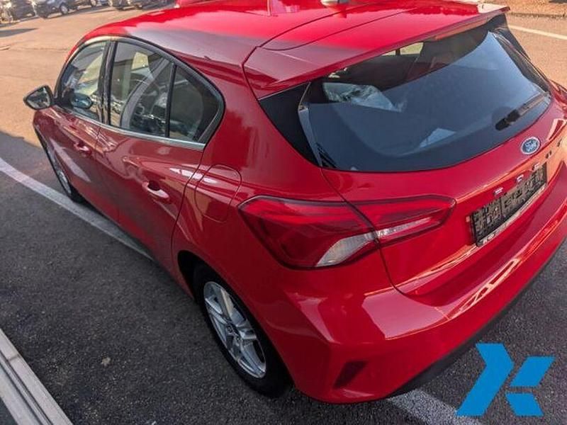 Gebraucht Ford Focus Cool & Connect 125 PS (91 kW) 2022 Rot Limousine