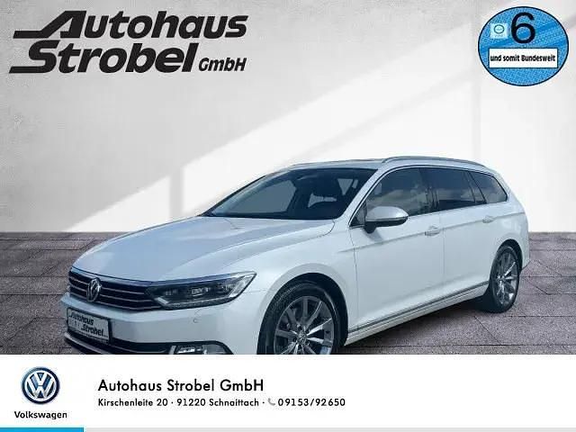 Weiß oryxweiß perlmutteffekt Gebraucht 2019 VW Passat Highline Kombi | 34.990 € - Bild 1/3
